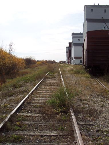 File:Inglis grain elevators.jpg