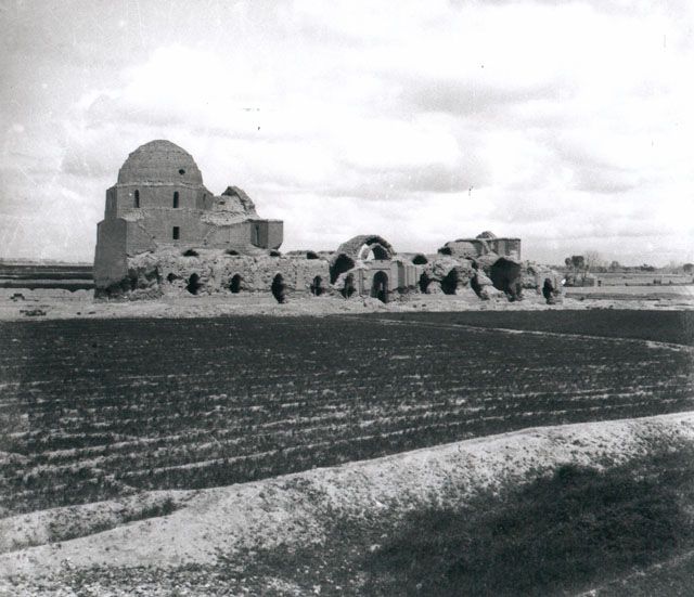 File:Mosque of Varamin.jpg