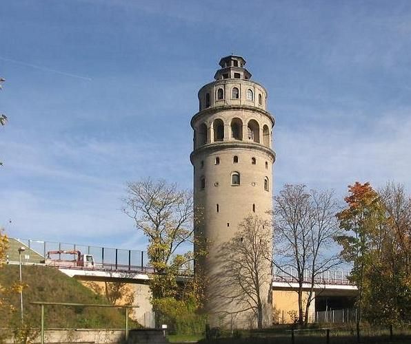 File:Niederlehme6 Wasserturm Autobahn.JPG