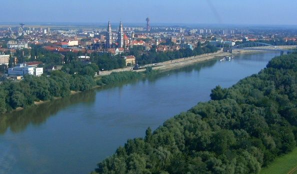 File:Szeged-tisza3.jpg