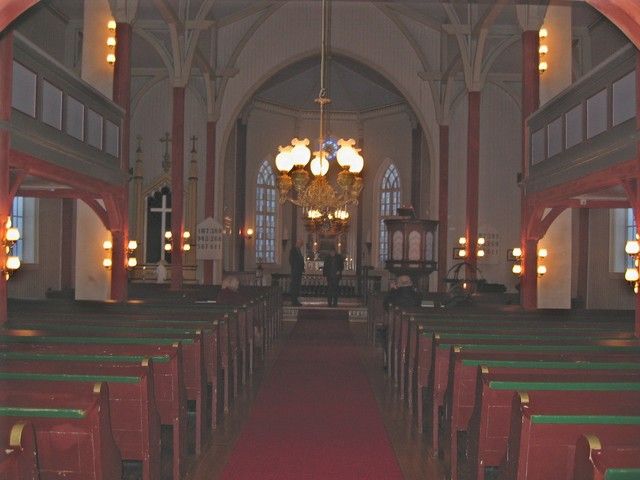 File:Tjeldsund kirke innvendig.JPG