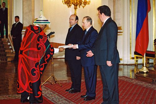 File:Vladimir Putin with Tekiso Hati.jpg