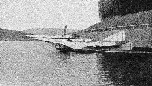 File:Wilhelm Kress Aeroplane Wienerwaldsee 1901-10-03.jpg