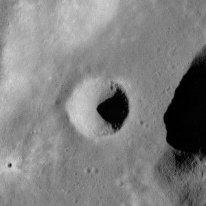 File:Ching-Te crater AS17-M-0795.jpg