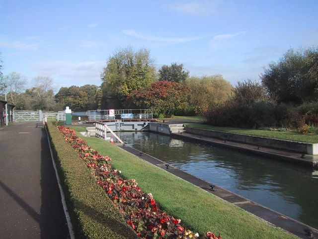 File:Godstow Lock - geograph.org.uk - 1555117.jpg