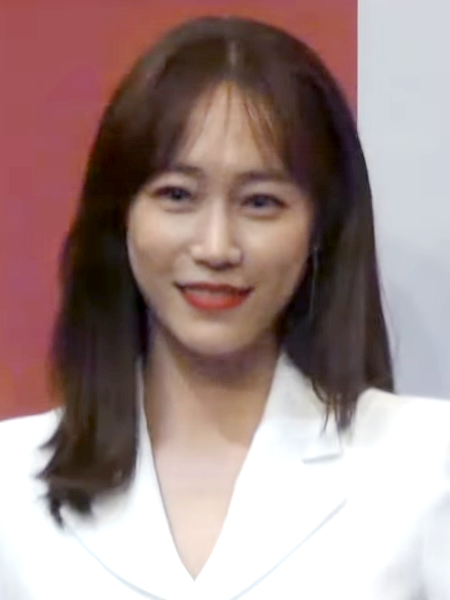 File:Ha Si-eun in May 2019.png