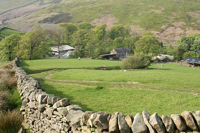 File:Hareden Farm - geograph.org.uk - 424427.jpg