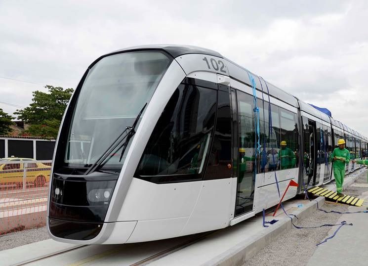 File:Rio de janeiro tramway first one placed.jpg