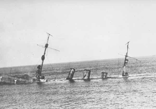 File:SMS Frankfurt sinking.jpg