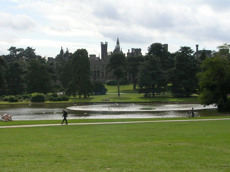 File:Alton Towers - Château.jpg