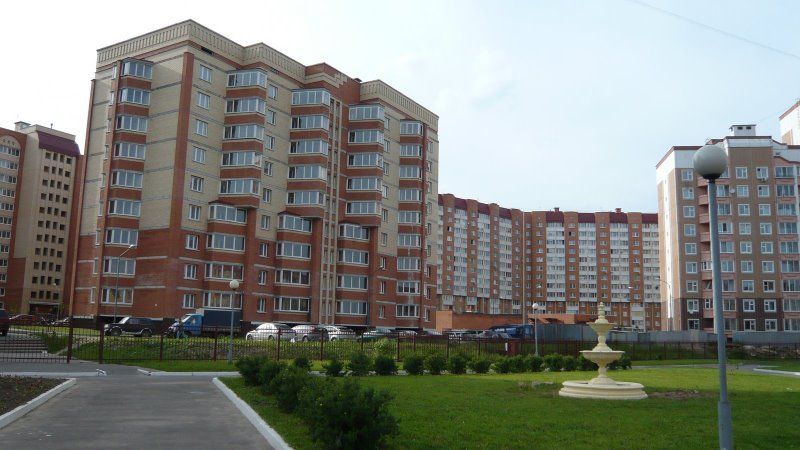 File:Apartment buildings (Razvilka, Moscow Oblast).jpg