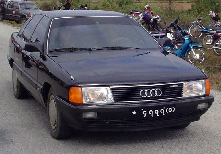 File:FAW Hongqi Audi 100.jpg