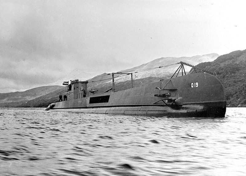 File:HNLMS. O 19 (Holy Loch).jpg