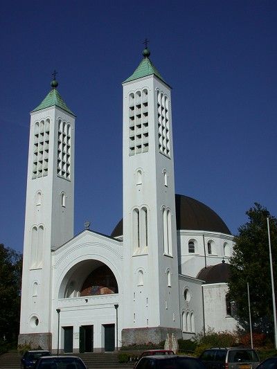 File:Heiliglandstichtingcenakelkerk.jpg