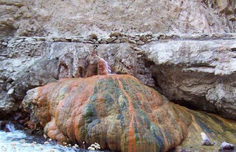 File:Kallu Valley (Afghanistan) - Arsenic spring.JPG