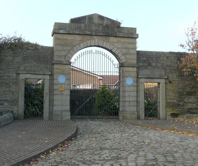 File:Ladysmith Barracks - geograph.org.uk - 1033130.jpg