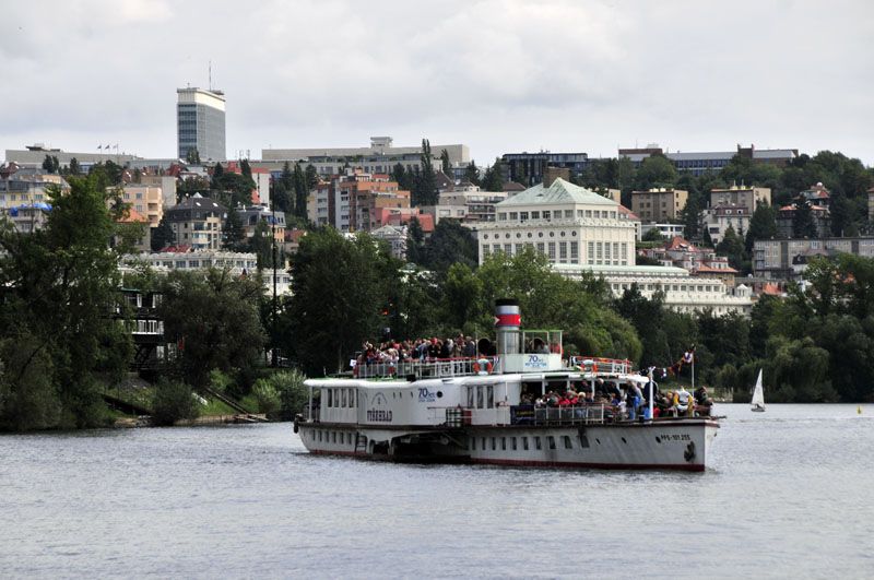 File:Parnik-vysehrad.JPG