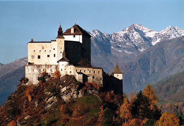 File:Schloss Tarasp.jpg