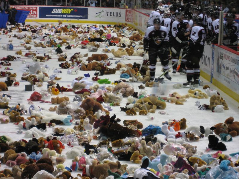 File:Vancouver Giants toss2006.jpg