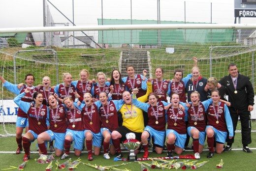 File:Argja Bóltfelag women cup winners 2009.jpg