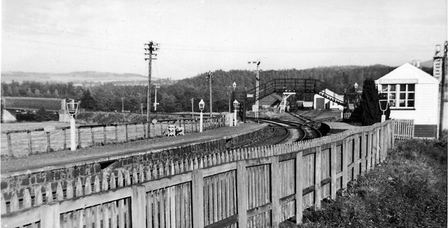 File:Ballindalloch Station 1747084 f6cb1f5c.jpg