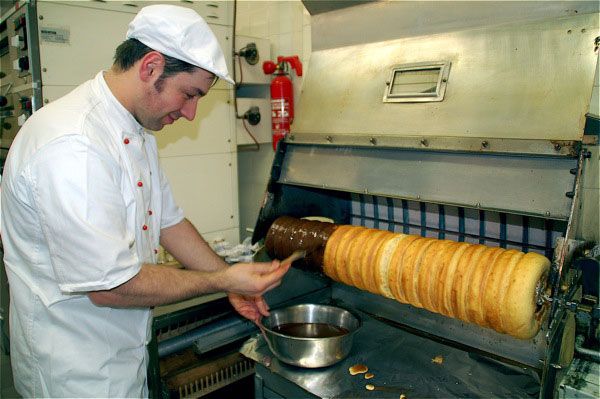 File:Baumkuchen BMK.jpg