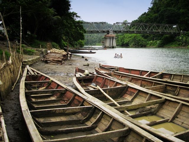 File:Boats at Ujunggenteng.jpg