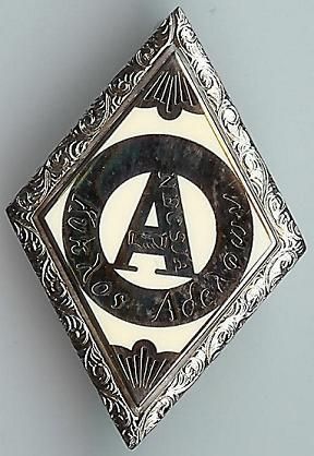 File:Kuklos Adelphon Fraternity Pin.jpg