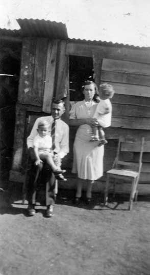 File:Migrant family in Biloela, 1928.jpg