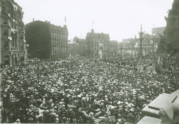 File:Monument Circle Dedication, Indianapolis, 1902-05-15.jpg