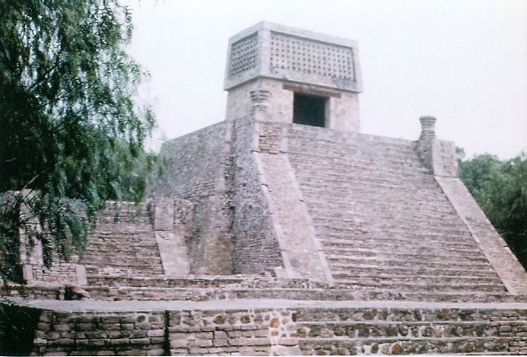 File:Pyramid of Santa Cecilia.jpg