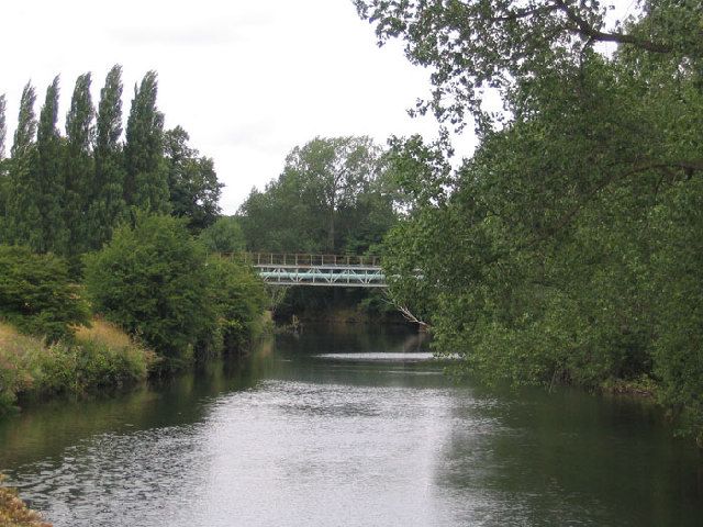 File:River Aire Swillington.jpg