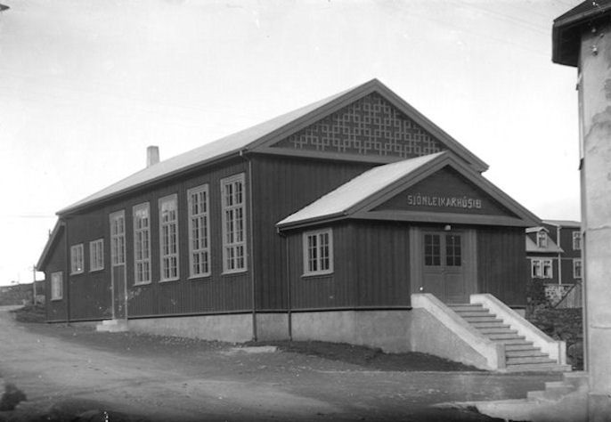 File:Sjónleikarhúsið-Tórshavn.jpg