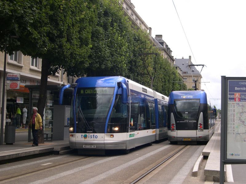 File:Tramway de Caen Station.jpg