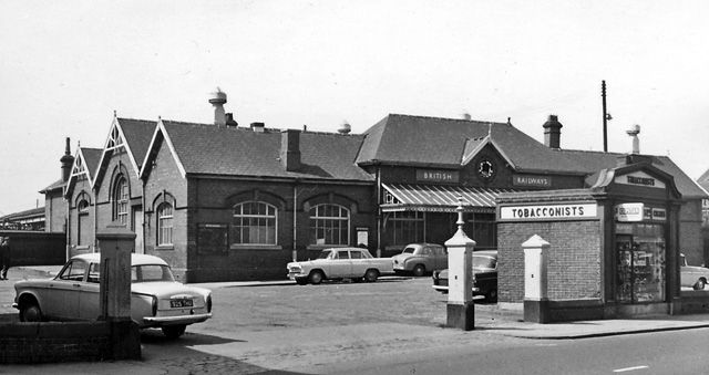 File:Blyth railway station 1838435 74452b84.jpg