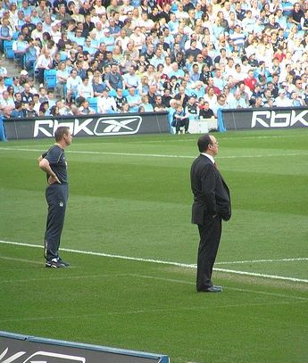 File:Manchester City-Liverpool--Pearce and Benitez.jpg