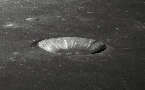 File:Manners crater as10-30-4450.jpg