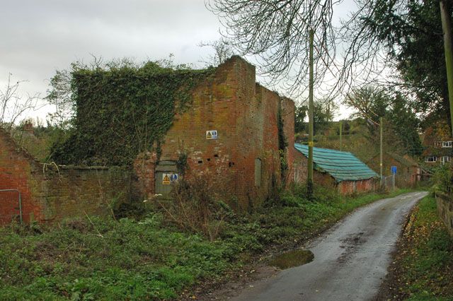 File:Mill and Grain Store, Walk Mill.jpg