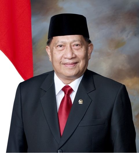 File:EE Mangindaan Official Portrait.jpg