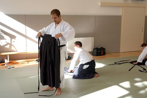 File:Folding hakama.jpg