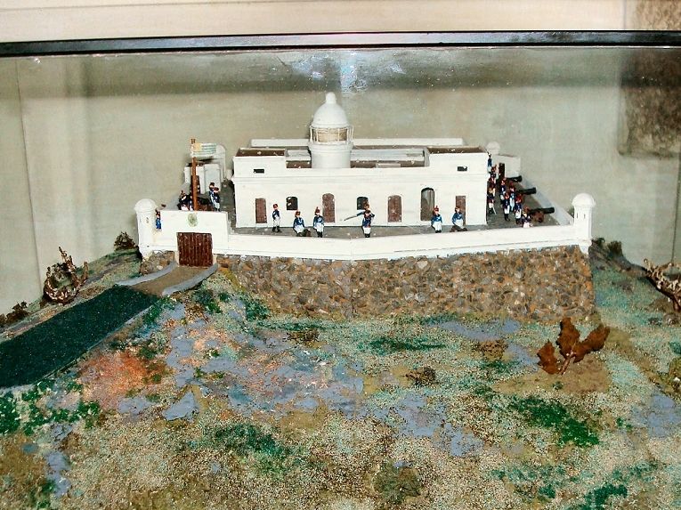 File:Fortaleza del Cerro model.jpg