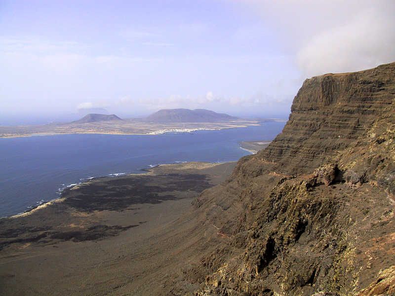 File:Lanzarote Famara Massiv Hochebene.jpg