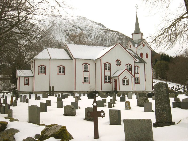 File:Orekirke3-Gjemnes-Norway.jpg