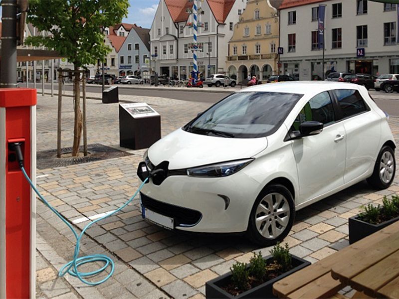 File:Renault Zoe charging.jpg