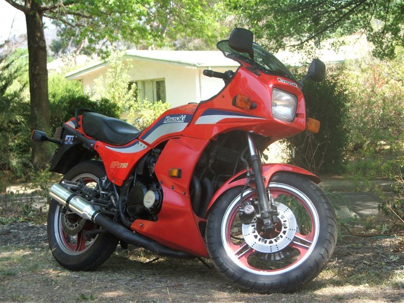 File:1989 Kawasaki GPz 750.jpg