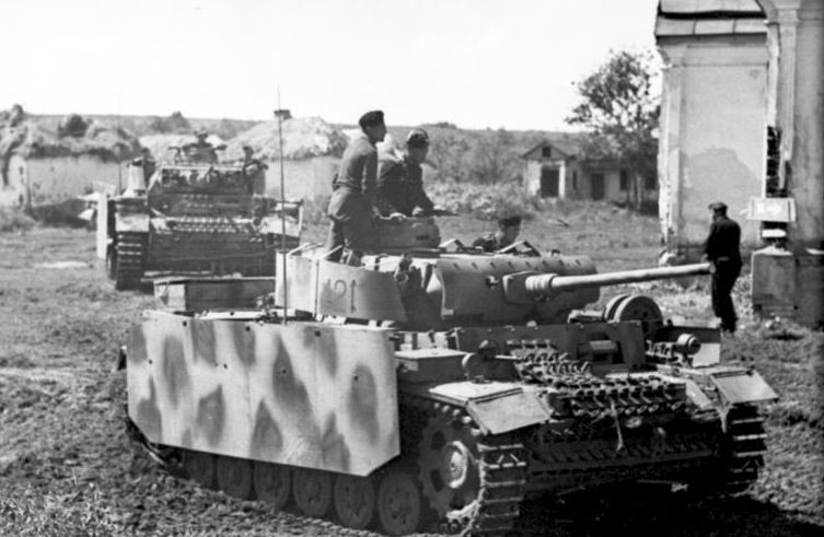 File:Bundesarchiv Bild 101I-219-0595-23, Russland-Mitte-Süd, Panzer III.jpg