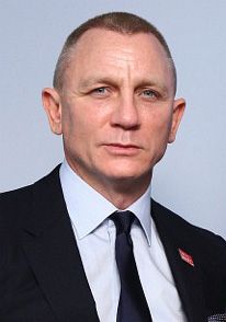 File:Daniel Craig 2017 (cropped).jpg