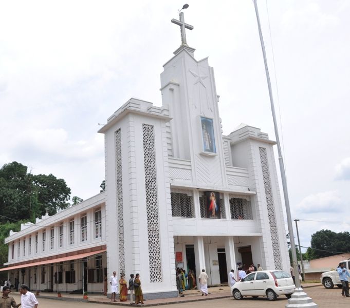 File:Holy Magi Forane Church Muvattupuzha.JPG