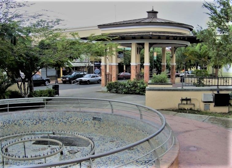 File:Plaza de Recreo de Rincón, Puerto Rico.jpg