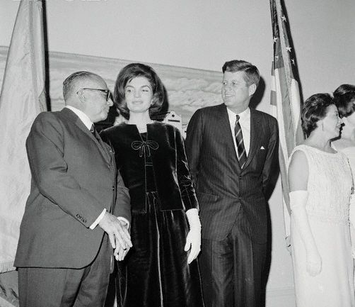 File:Rómulo Betancourt, Jacqueline Kennedy and JFK.jpg